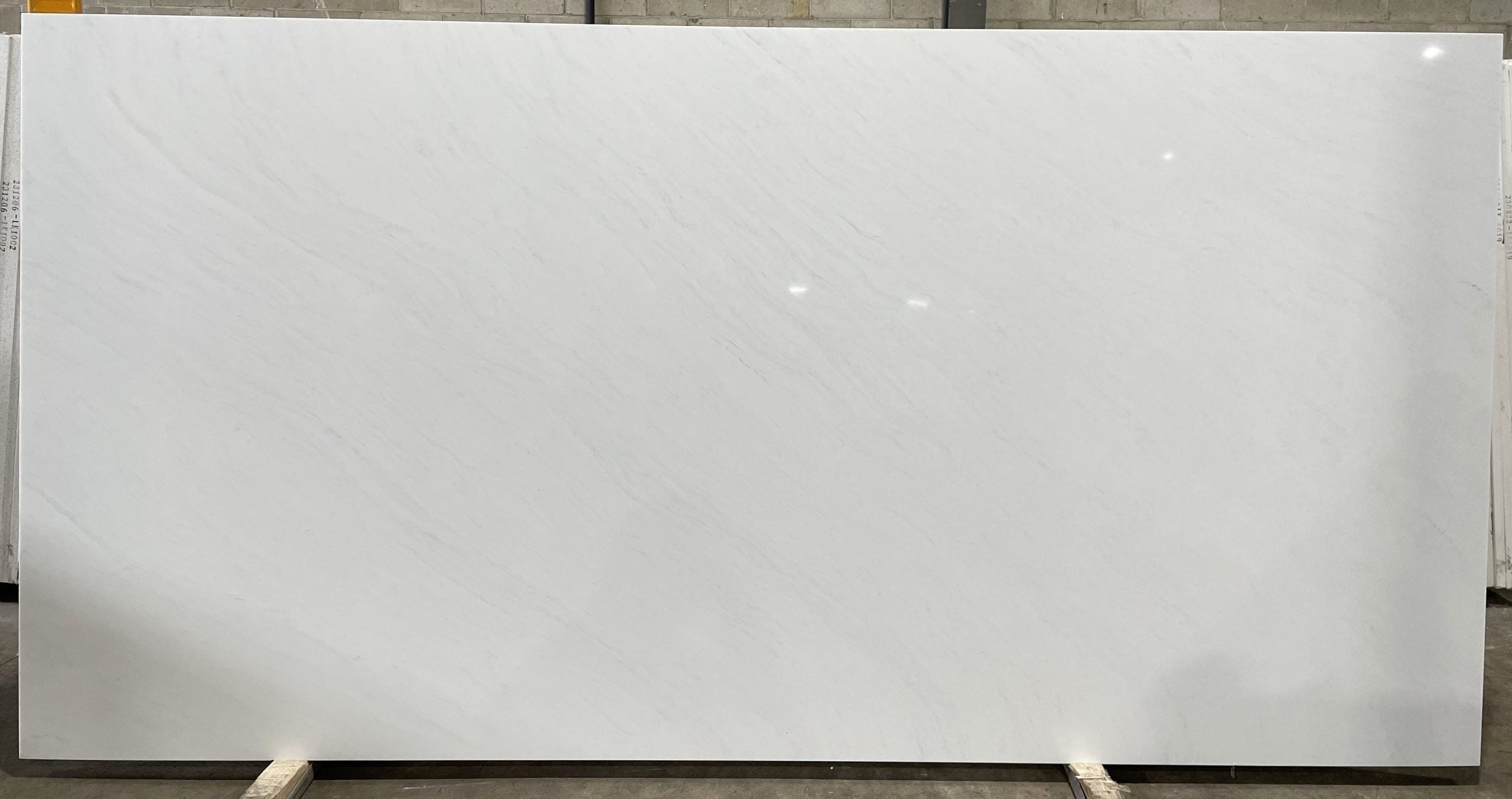CBONE ギラ 220 スノーホワイト 新品 LK8013 Silky White (JOR) – Timeless Tile NYC