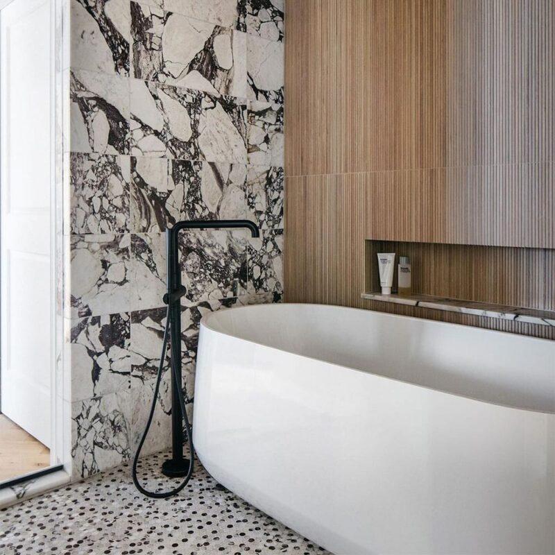 Calacatta Viola Honed Penny Round Marble Mosaic (MYS)