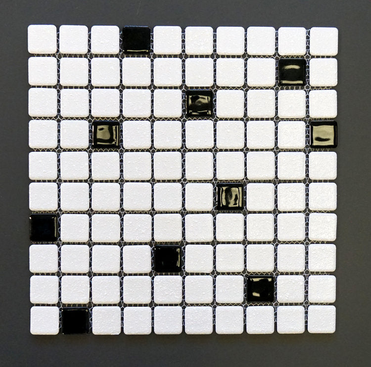 SRR 902 - White/Black Dot 1-1/8" x 1-1/8" on 12" x 12"